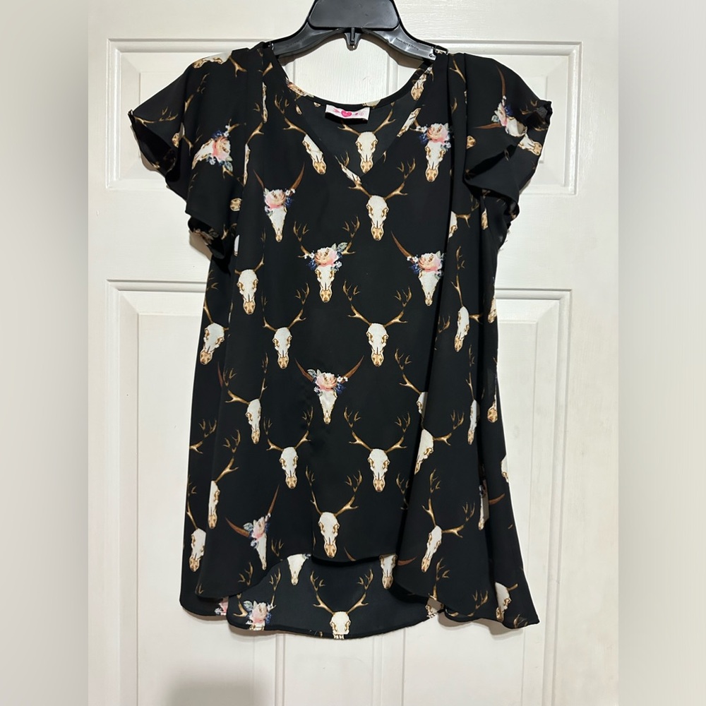 Buddy Love Shirt Womens‎ Small Skull V Neck Lightweight Top Flutter Sleeve